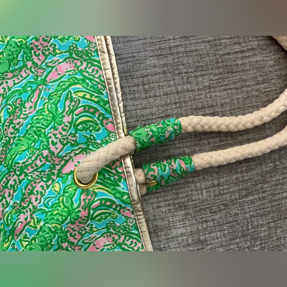 LILLY PULITZER Chomp Chomp Alligator Canvas Shoreline Large Beach ToteBag Spring - Picture 8 of 12
